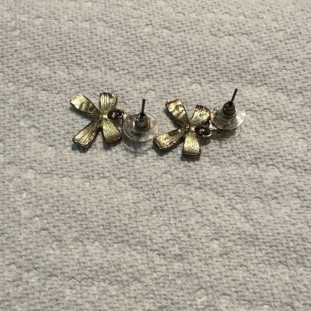 Elegant Gold Bracelet, Ring, and Earrings Set - Picture 13 of 13